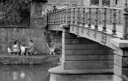 Straßburg/Elsass, Familienpicknick am Ufer der Ill 1961