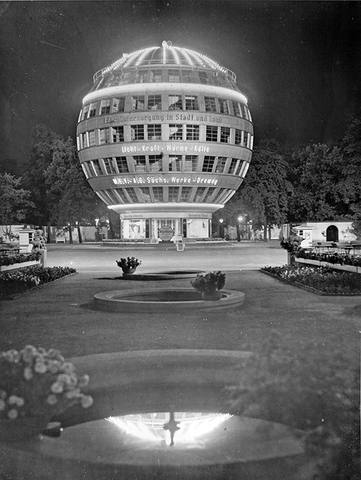 Das Kugelhaus auf dem Ausstellungsgelände in Dresden um 1936/ 2004 M.P.