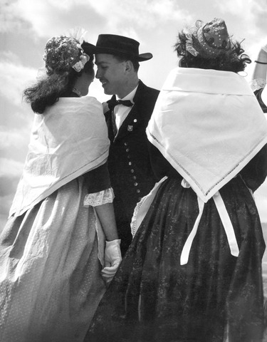 Robert Häusser: Weißenburg/Elsass, Aufstellung zum Tanz, 1963