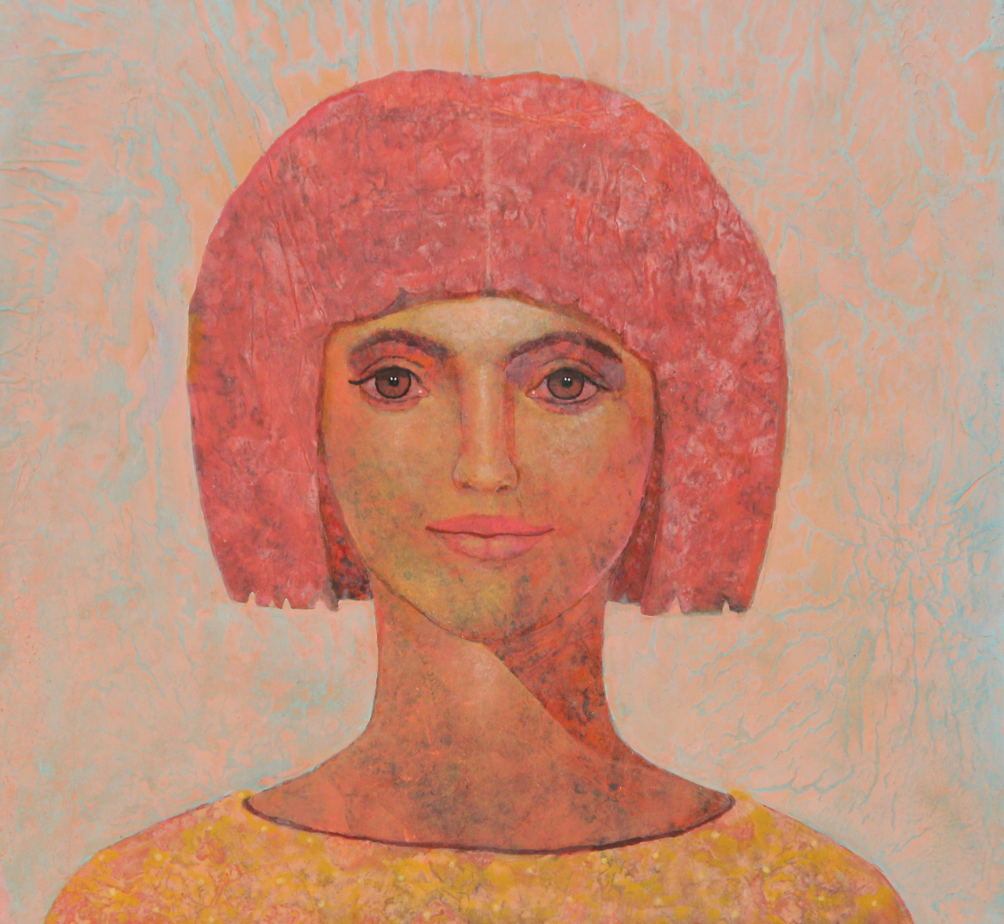 Junge Frau mit gelbem Shirt